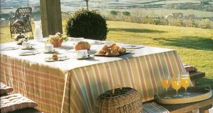 country house with private pool, 4 bedrooms, all with bathroom, 8-12p