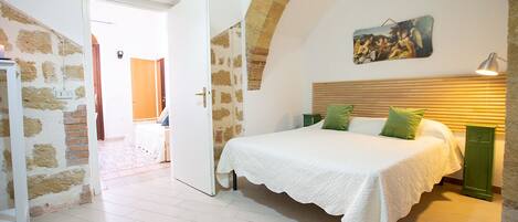 5 Schlafzimmer, Bügeleisen/Bügelbrett, Reisekinderbett, WLAN