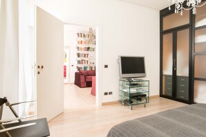 2 habitaciones, tabla de planchar con plancha, wifi y ropa de cama