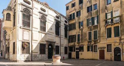 Super anfitrión en el gueto de Venecia