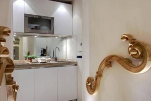 Fridge, microwave, stovetop, dishwasher - Studio in Piazza Signoria - Internet WiFi, Air Conditioning New 2011 (Firenze)
