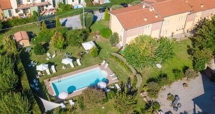 "Bleu" huoneisto uima-altaalla, Villa Gabriella