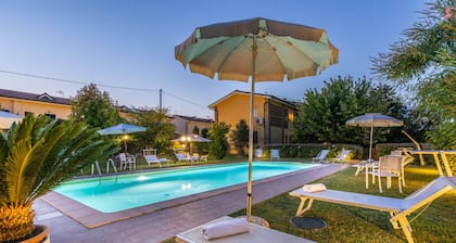 Asunto "keltainen" + Uima-allas