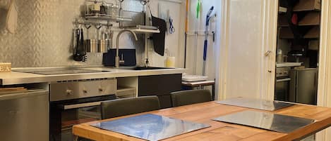 冰箱、微波炉、烤箱、炉灶