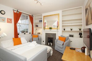 1 bedroom, iron/ironing board, free WiFi, bed sheets - Brilliant Fulham Experience - Garden (Private) Apartment (London)