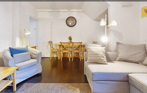 Smart TV - Brilliant Fulham Experience - Garden (Private) Apartment (London)