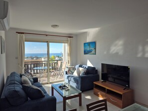 Flat-screen TV, DVD player, books - 2 bedroom top floor apartment, stunning views, Aircon, 2 pools, Free WIFI (Peyia Village)