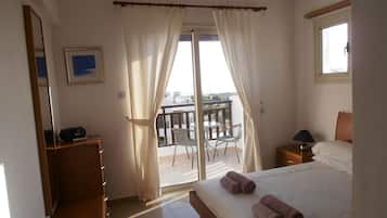 2 bedrooms, in-room safe, iron/ironing board, free WiFi
