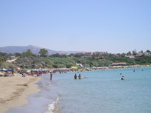 2 bedroom top floor apartment, stunning views, Aircon, 2 pools, Free WIFI