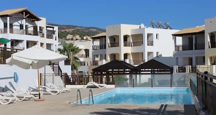 Ático de 2 dormitorios, impresionantes vistas, 2 piscinas y terrazas bañadas por el sol, WI-FI gratuito