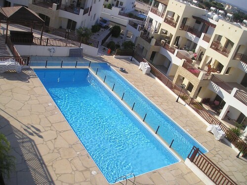 2 bedroom top floor apartment, stunning views, Aircon, 2 pools, Free WIFI