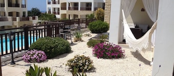 Exclusive 5 star apartment, two pools, free wi-fi with fibre broadband