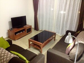Smart TV, DVD player, ping pong, books