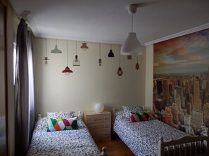 3 bedrooms, iron/ironing board, free WiFi, bed sheets - LOVE NEST IN CUENCA (Arcas)