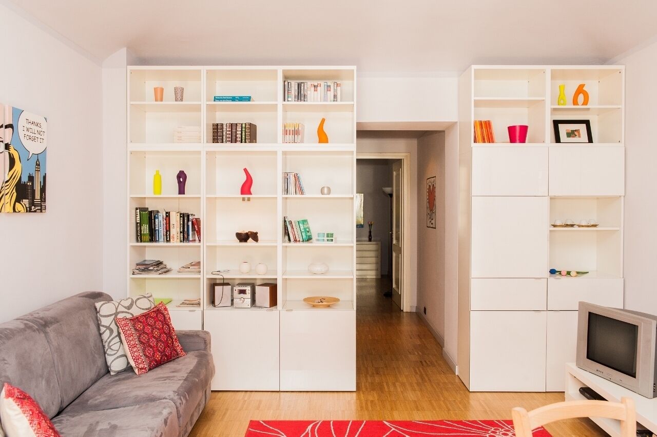 Smart-TV, Bücher, Stereoanlage