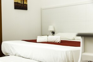 2 habitaciones, tabla de planchar con plancha, wifi y ropa de cama 