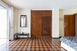 1 多间卧室、熨斗/熨衣板、WiFi、床单