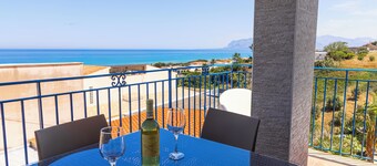 HOUSE IN A TYPICAL VILLA 200 METERS FROM THE SEA WIFI CAR RENTAL