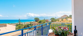 HAUS IN EINER TYPISCHEN VILLA 150 METER VOM MEER WIFI AUTOVERMIETUNG