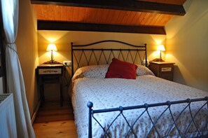 3 Schlafzimmer, Schreibtisch, Bügeleisen/Bügelbrett, Reisekinderbett