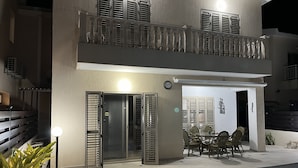 تناول الطعام بالخارج