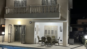 حمّام سباحة خارجي