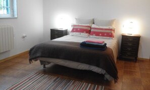 2 chambres, fer et planche à repasser, lit parapluie, Wi-Fi