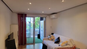 Télévision à écran plat