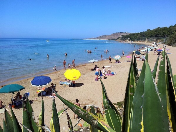 Beach nearby, sun-loungers - apartment at 200 meters from the magnificent beach of Timpi Russi (sciacca)