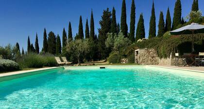 Typische Residenz mit außergewöhnlichem Panorama und Schwimmbad zwischen Florenz und Arezzo.