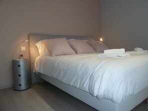 In-room safe, iron/ironing board, free WiFi, bed sheets - New studio, air-conditioned, 28 M2, Nogent-sur-Marne RERA On-site parking not included (Fontenay-Sous-Bois)