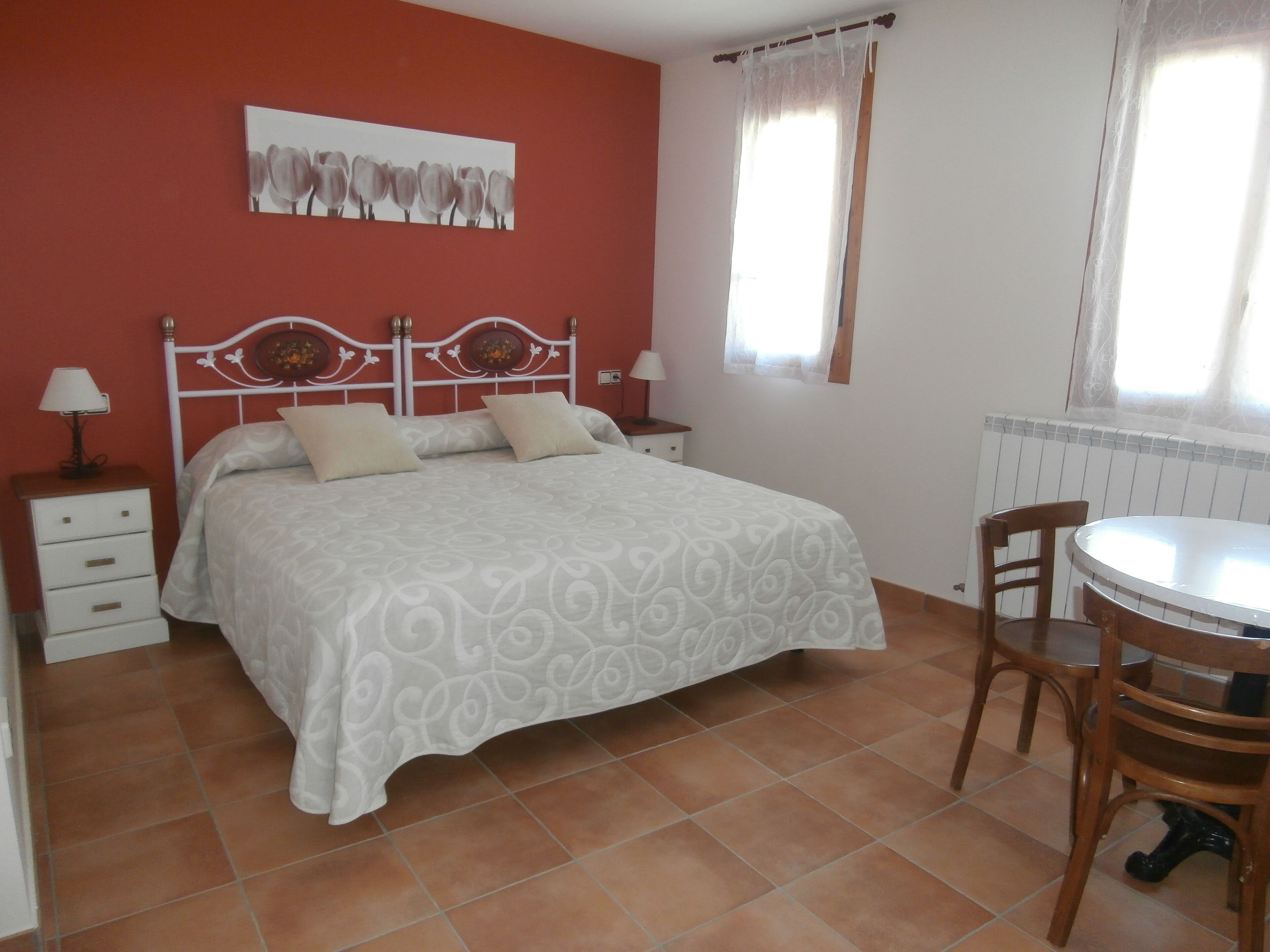 3 slaapkamers, een strijkplank/strijkijzer, gratis wifi, beddengoed