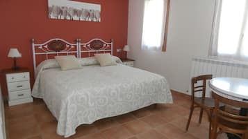 3 slaapkamers, een strijkplank/strijkijzer, gratis wifi, beddengoed