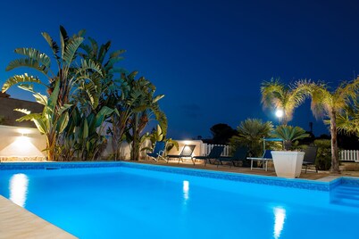 VILLA WITH PRIVATE POOL 3 BEDROOMS 3 BATHROOMS WI FI 8 BEDS CAR RENTAL OA
