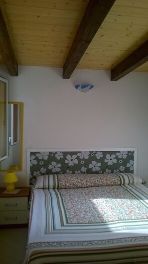 2 bedrooms, iron/ironing board, Internet, bed sheets