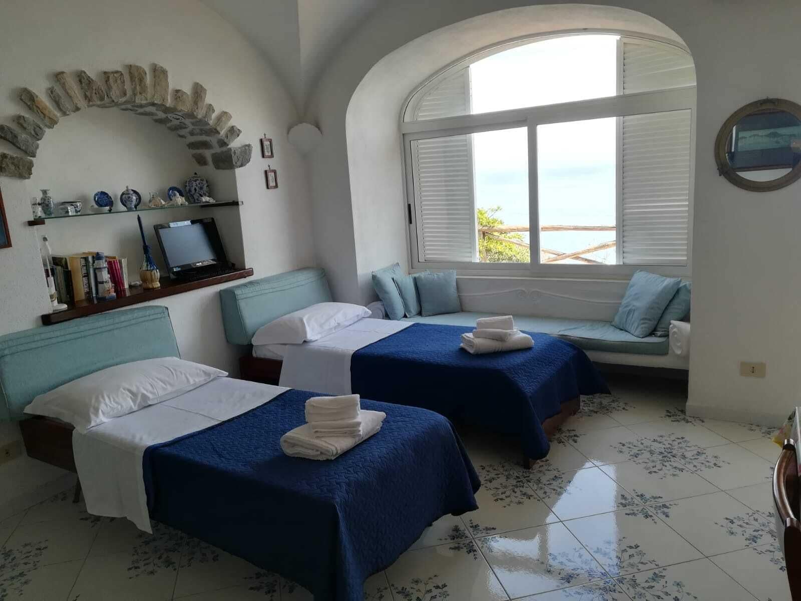 1 Schlafzimmer, Zimmersafe, Schreibtisch, Bügeleisen/Bügelbrett