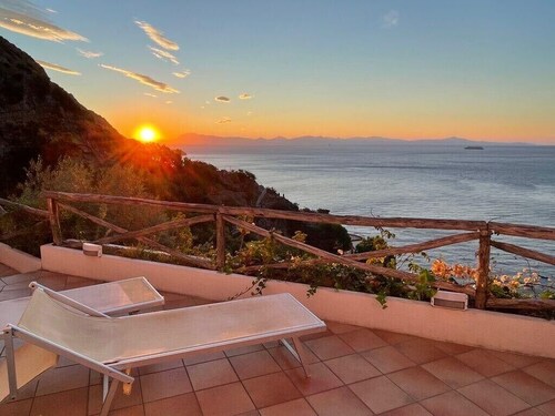 VILLA GIORGIA: JACUZZI - ILMASTOINTI - 6 PAX-PESUA KONEEN PESUNA