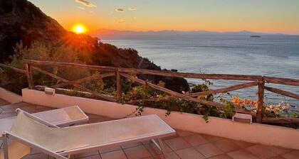 VILLA GIORGIA: JACUZZI - ILMASTOINTI - 6 PAX-PESUA KONEEN PESUNA