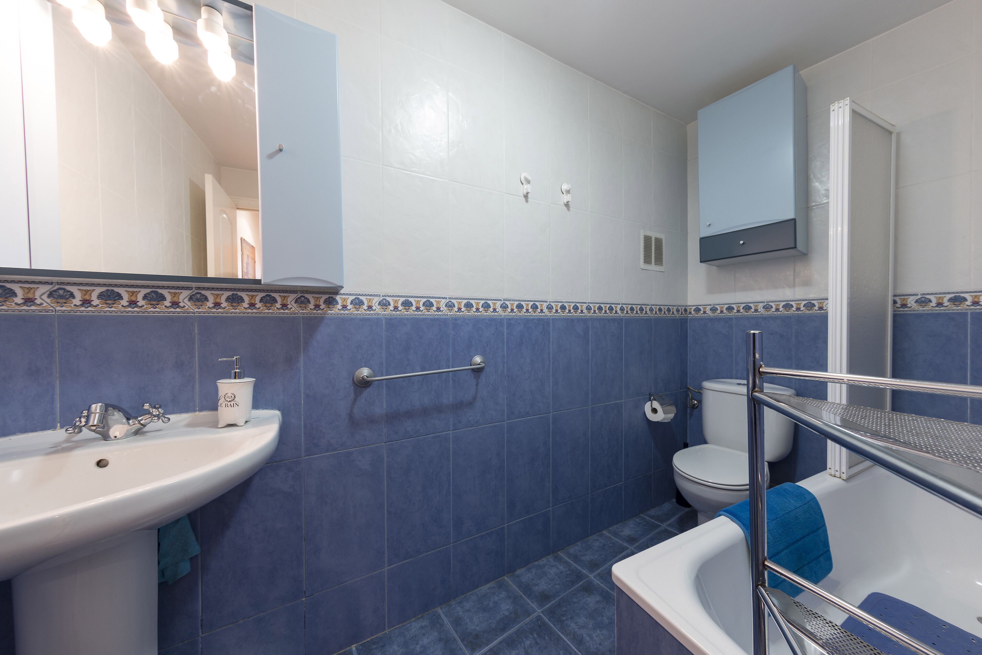 A bathroom with a sink, toilet, and bathtub.
