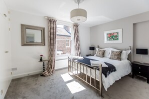 3 bedrooms, iron/ironing board, travel crib, internet