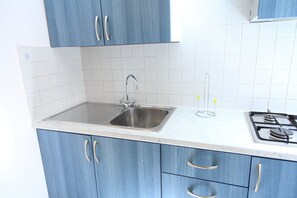 Fridge, stovetop, coffee/tea maker, electric kettle