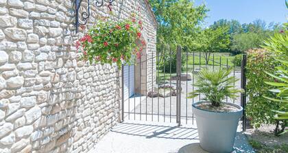 MAS PROVENCAL auf dem Land mit privatem Pool in VISAN HAUT-VAUCLUSE eingezäunt