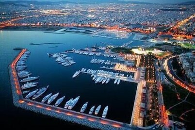 ARTISTIC VILLA  LUXURY 8 to 12 people,  Acropolis  view, 6' walking to the beach