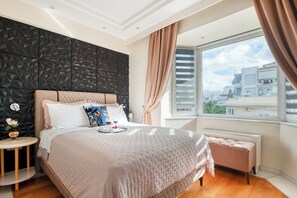 5 bedrooms, in-room safe, desk, soundproofing - ARTISTIC VILLA  LUXURY 8 to 12 people,  Acropolis  view, 6' walking to the beach (Palaio Faliro)