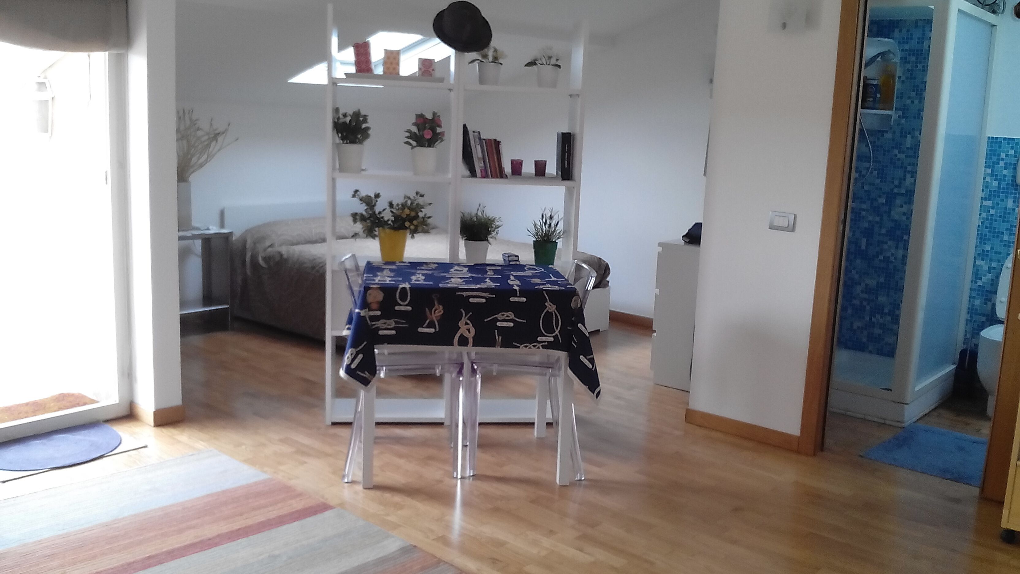 Iron/ironing board, Internet, bed sheets