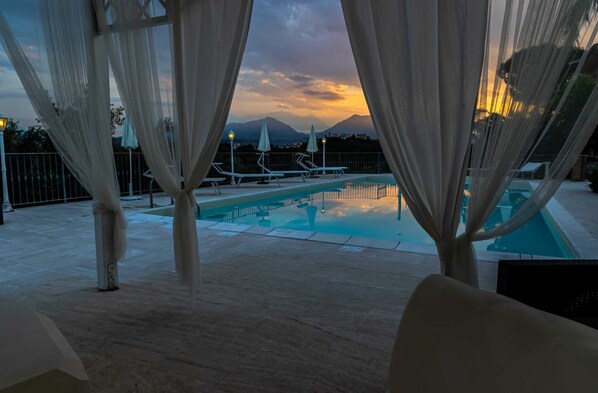 Outdoor pool, a heated pool