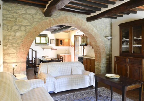 APP. CICLAMINO x4 Beautiful farmhouse surrounded by nature, with swimming pool just 3 km from Cortona