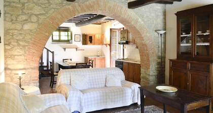 APP. CICLAMINO x4 Beautiful farmhouse surrounded by nature, with swimming pool just 3 km from Cortona