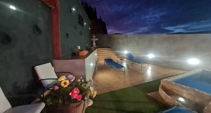 Wonderful typical Canarian house with outdoor pool and wifi in the mountains.
