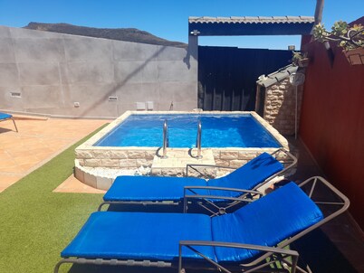 Wonderful typical Canarian house with outdoor pool and wifi in the mountains.